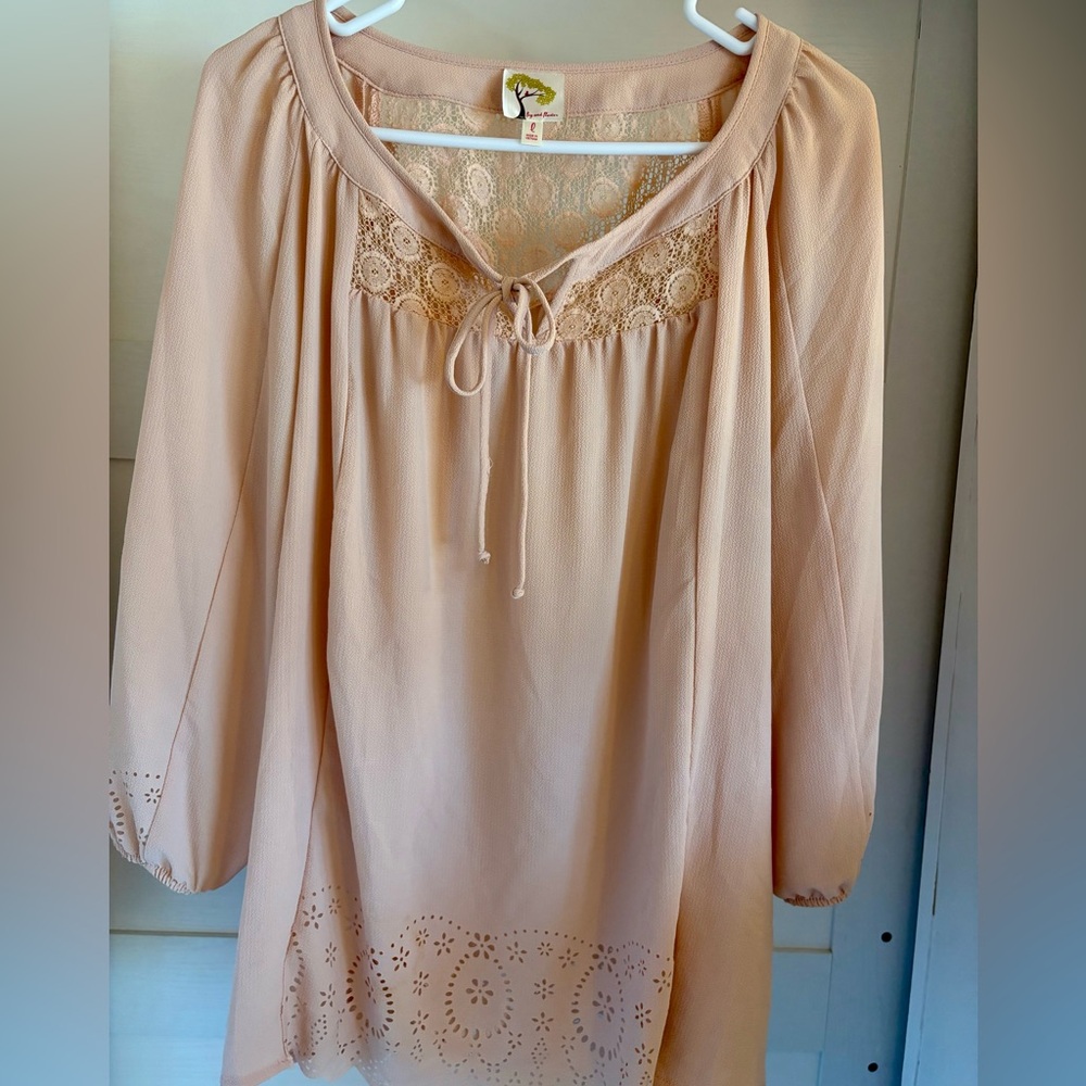 fig and flower Peach Lace-Trim Peasant Blouse